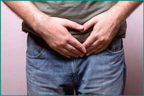 Een man heeft chronische prostatitis